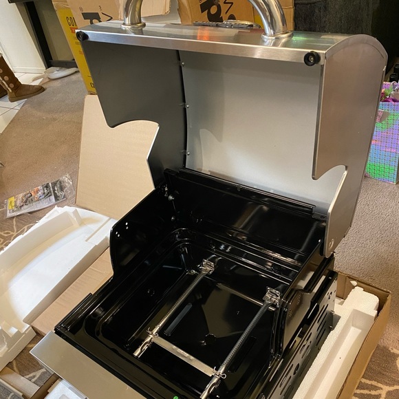 BRAND NEW BBQ - Picture 4 of 4